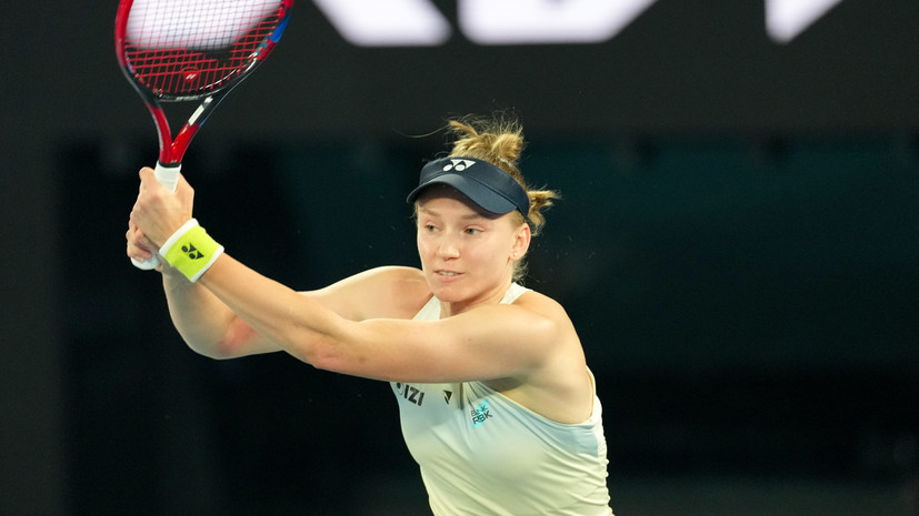 Рыбакина убрала руку организатора со своей талии на церемонии награждения в Индиан-Уэллс