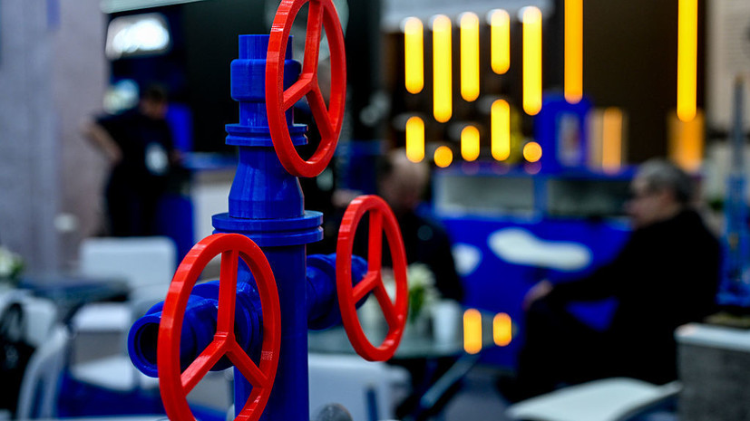 Кабмин: нефтяники работают над балансом на рынке топлива России