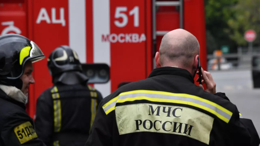 В Махачкале загорелся мебельный цех