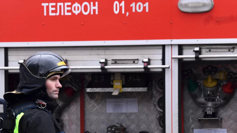 В Дагестане ликвидировали пожар в мебельном цехе