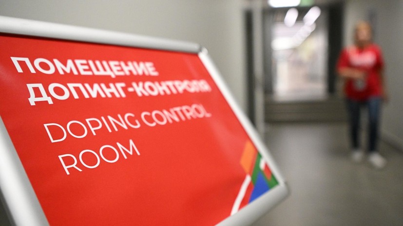 Чемпиона мира в беге на 100 м из США отстранили за нарушение антидопинговых правил