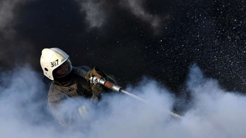 Склад стройматериалов и частный дом горят в Севастополе после атаки ВСУ