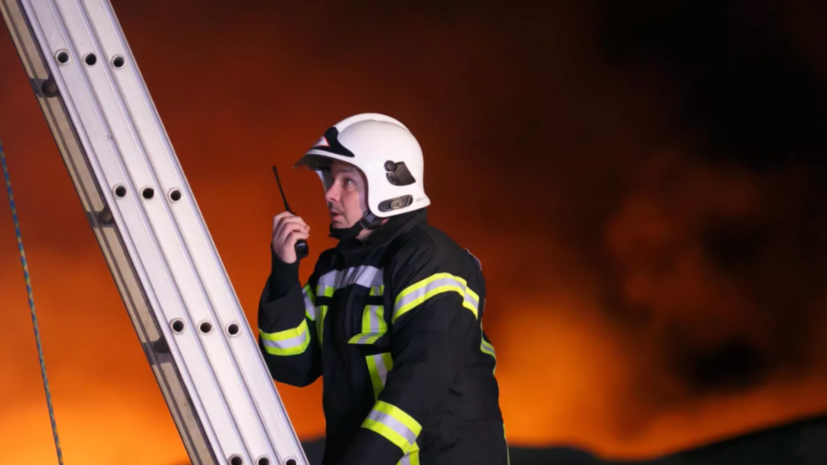 Открытое горение ликвидировано на складе в Казани