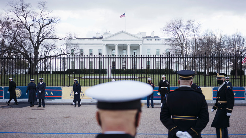 В Вашингтоне легковой автомобиль врезался в ворота Белого дома