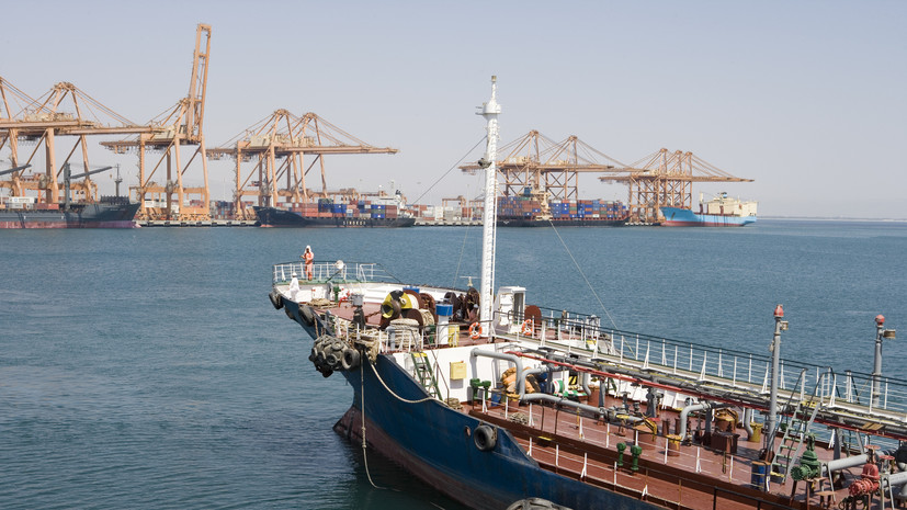 ONA: в Омане беспилотники атаковали топливные резервуары в порту Салала