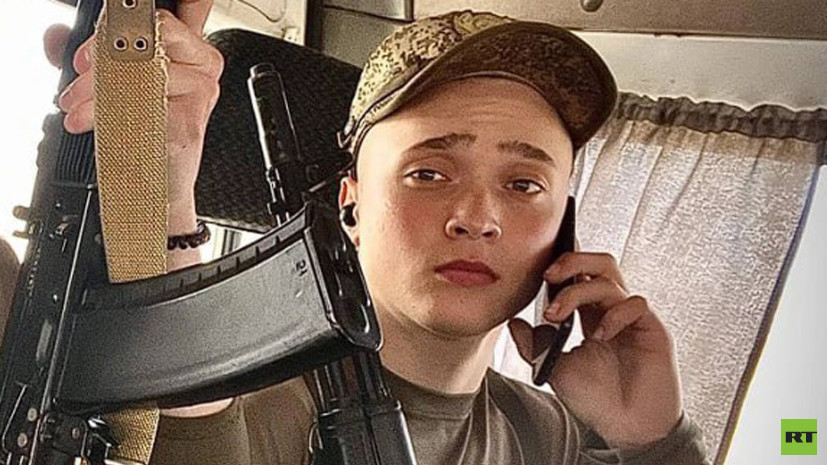 Ветеран Головашкин поздравил рядового Ярашева с присвоением звания Героя России