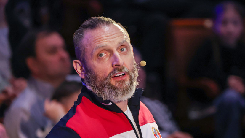 Аскольд Запашный сломал зуб во время хоккейной тренировки