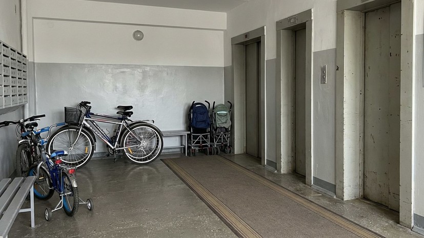 Юрист Русяев: велосипеды и коляски нельзя хранить в подъезде