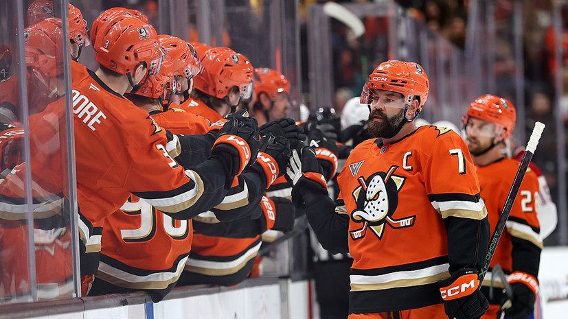 НХЛ жёстко наказала капитана «Анахайма» за нанесение тяжёлой травмы Мэттьюсу