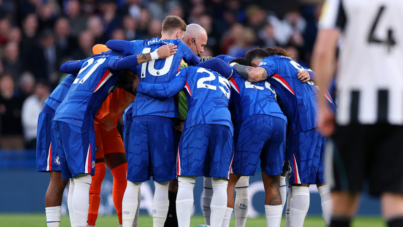 Футболисты «Челси» окружили судью перед матчем с «Ньюкаслом» и произнесли предматчевую речь