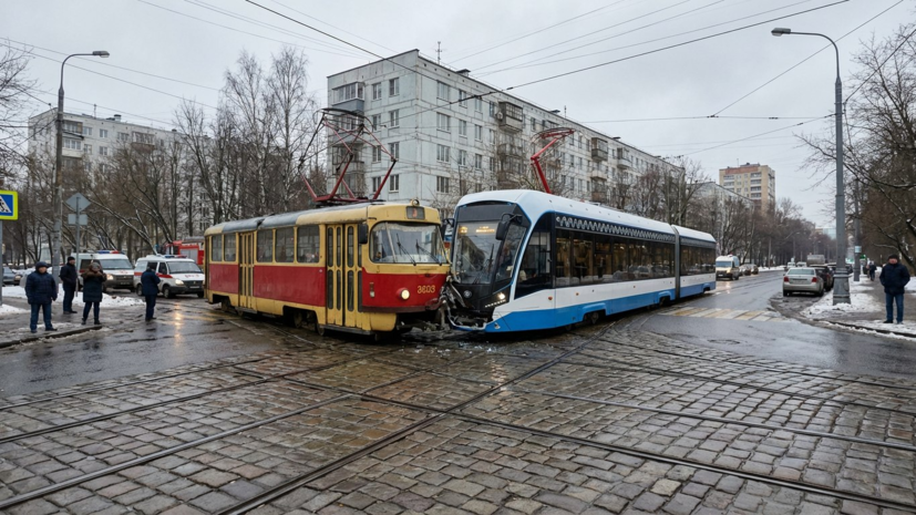 RT: причиной столкновения трамваев в Москве стал сход с рельсов