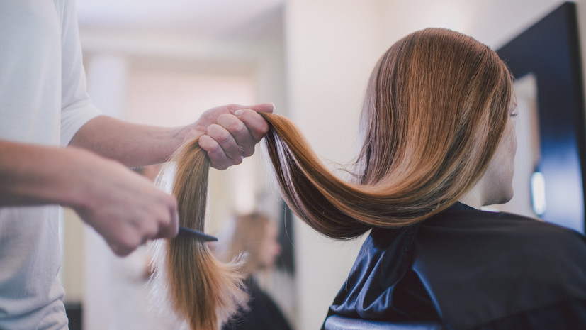 Экономист: парикмахеры-колористы стали зарабатывать больше IT-специалистов