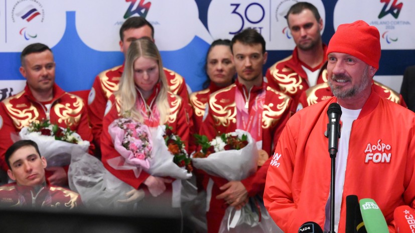 &laquo;Устали, но держались до последнего&raquo;: российские паралимпийцы триумфально вернулись домой и ждут встречи с президентом