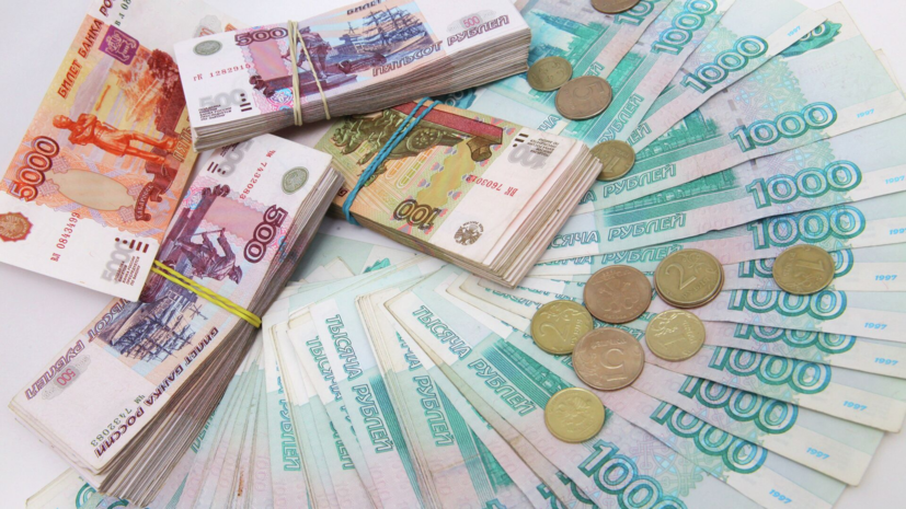 ВЦИОМ: 51% россиян с начала года предлагали оплатить покупки и услуги наличными