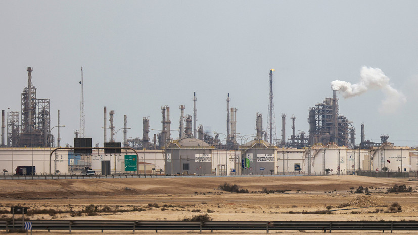 QatarEnergy сообщила об ущербе газовому предприятию после ракетных ударов