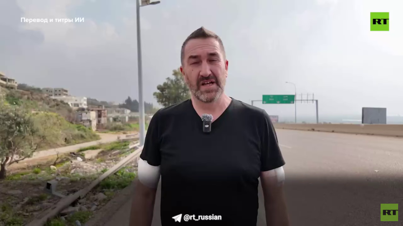 Корреспондент RT вышел в эфир после ранения и показал извлечённый из руки осколок