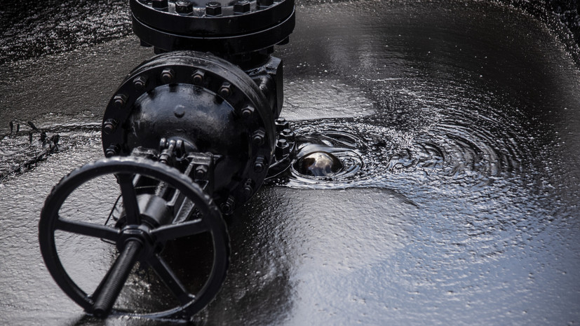 Специалист Астафьев: глобальная добыча нефти может сократиться на 8 млн баррелей в сутки