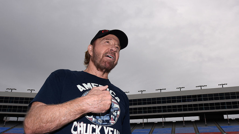 Озвучивавший Чака Норриса актёр назвал его супергероем