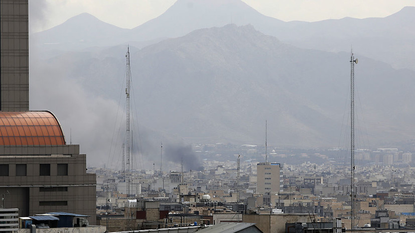 В Иране больница получила повреждения из-за удара возле здания