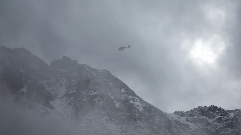 В Италии при сходе лавины погибли два лыжника, пятеро пострадали