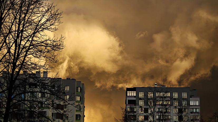Киев затянуло дымом из-за пожара на складах