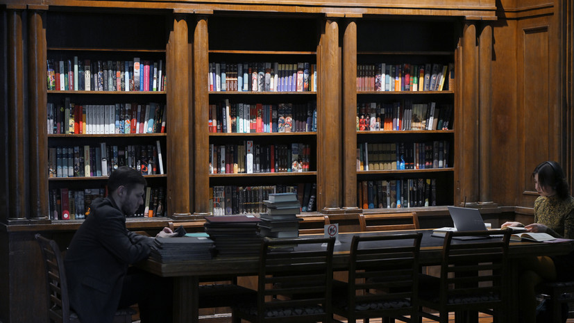 Книги Ремарка, Сартра и Стейнбека будут маркировать в России