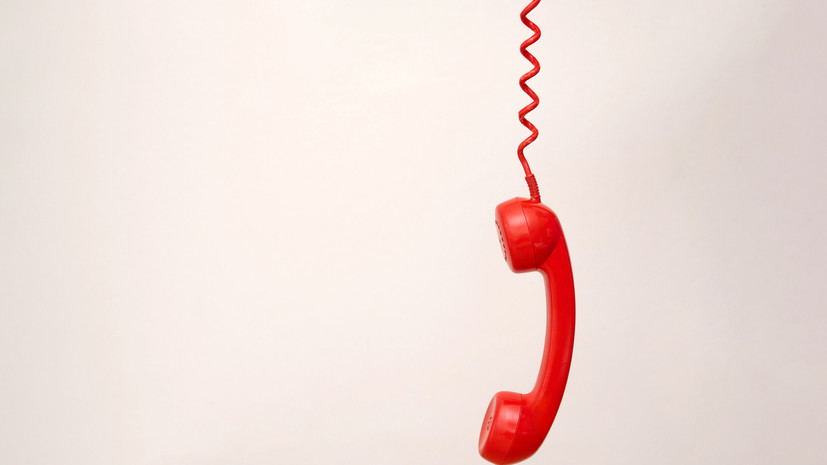 Пожилым россиянам могут отключить международные звонки на стационарные телефоны