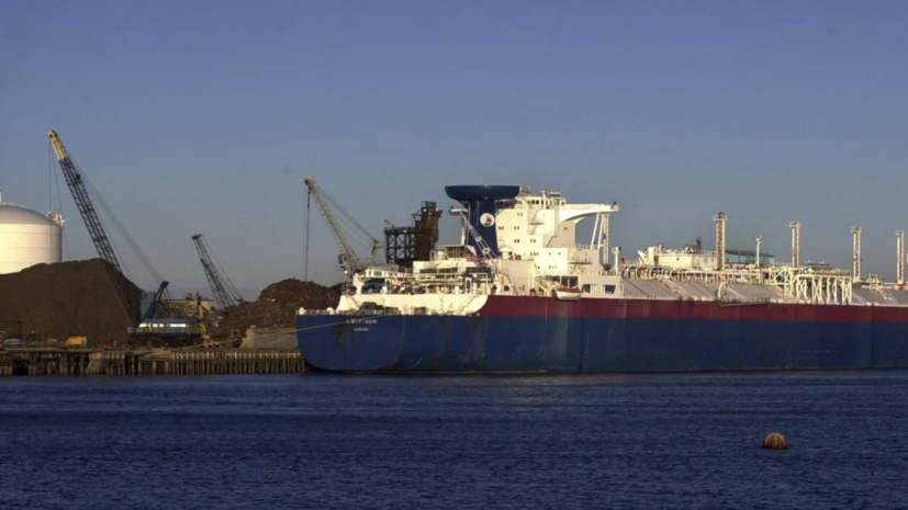 «Мы здесь как заложники»: российский моряк с задержанного в Египте танкера рассказал RT о нехватке еды и воды