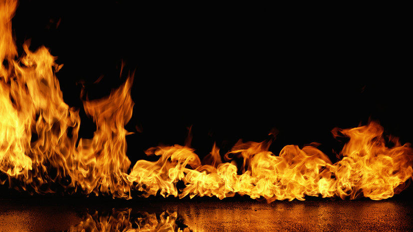 Три человека погибли при пожаре в жилом доме в Астраханской области