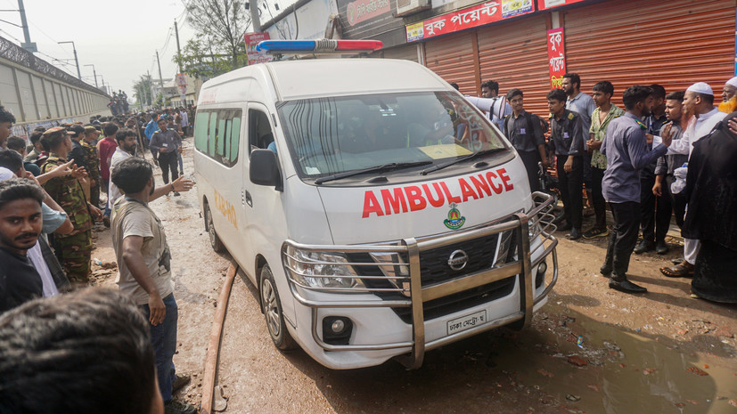 Пассажирский автобус упал в реку в Бангладеш, погибли минимум 18 человек