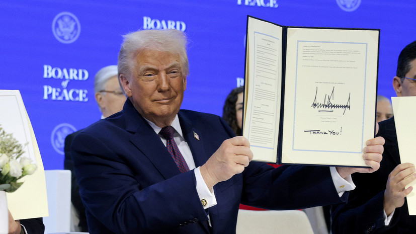 На американских долларах разместят автограф Трампа