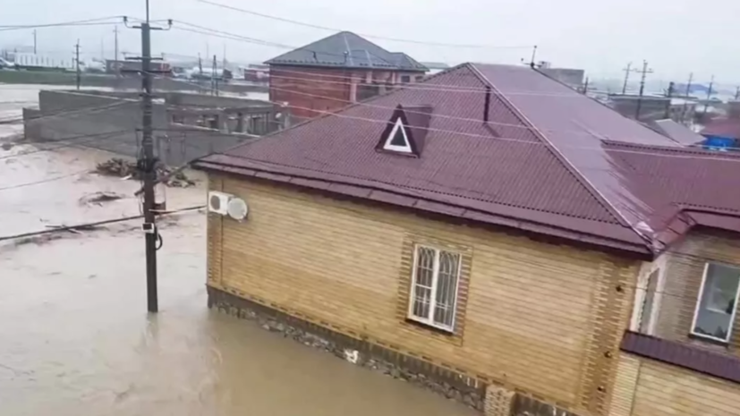 В Дагестане из-за дождей обрушился железнодорожный мост