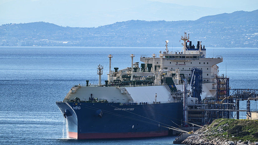 RT: шесть членов экипажа арестованного в Египте танкера смогли вылететь в Россию