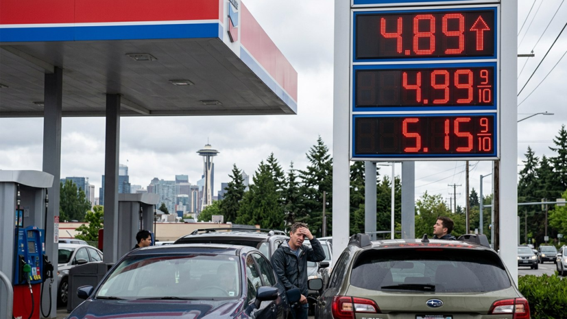 РИА Новости: операция США против Ирана подняла цены на бензин в Вашингтоне