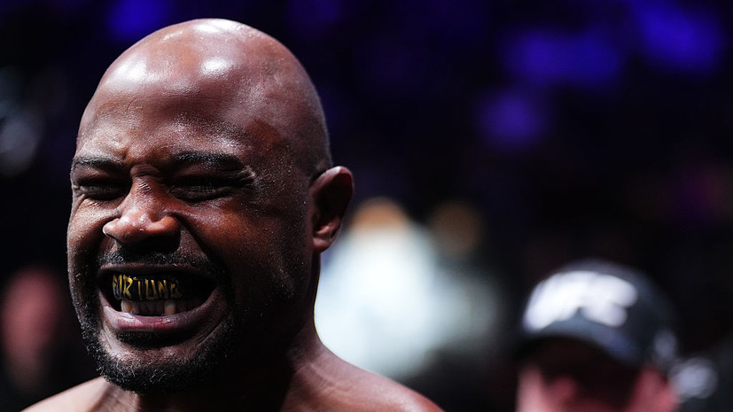 Ринг-анонсер UFC Баффер перепутал результаты и объявил победителем не того бойца