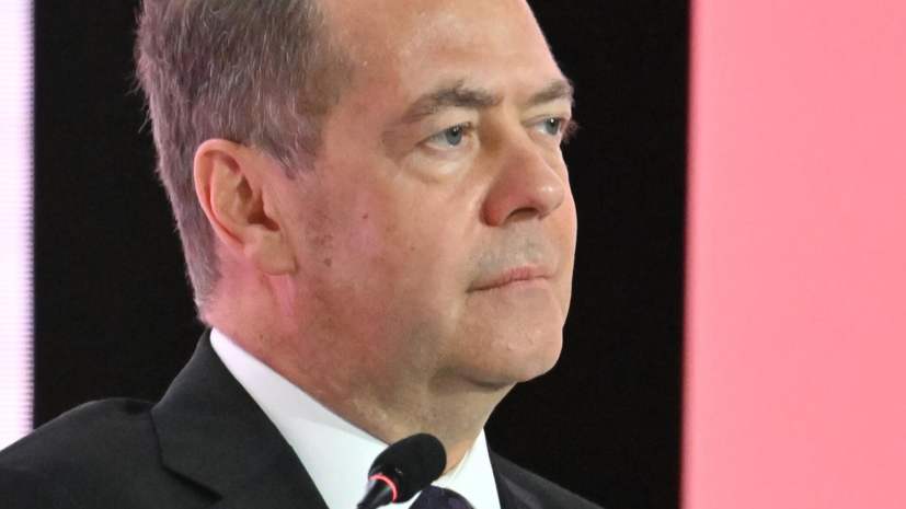 Медведев: базы США в странах Персидского залива не защитили союзников