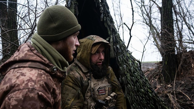 РИА Новости: командир ВСУ пожаловался Зеленскому на проблемы в армии Украины