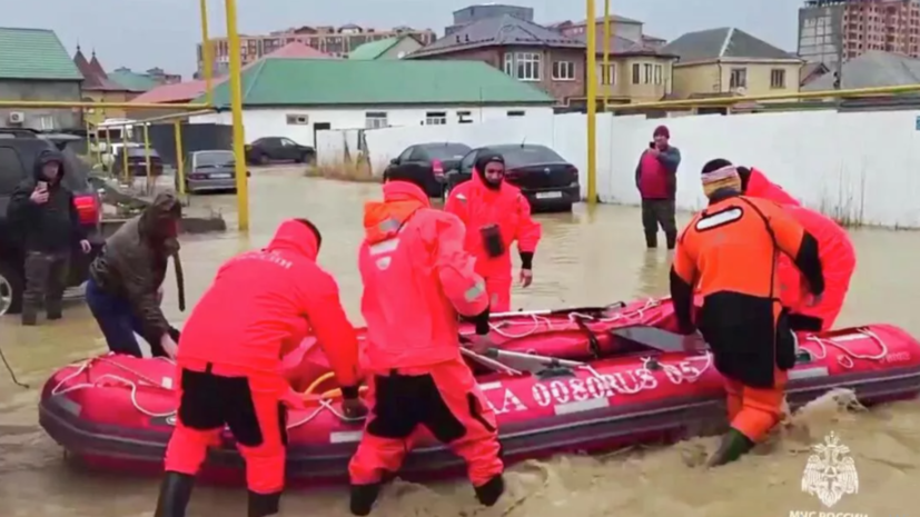 МЧС: более 540 жилых домов освободилось от воды за сутки в Дагестане