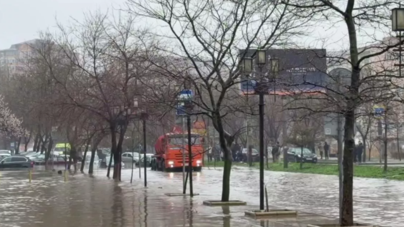 Мэр Махачкалы Салавов заявил о шести подтопленных улицах в городе