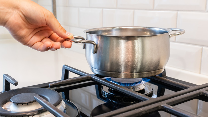 Мать упавшего на козырёк дома ребёнка в Октябрьском готовила в момент инцидента