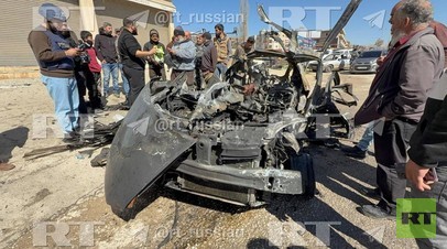 RT&nbsp; показал уничтоженную дроном Израиля машину на трассе у ливанского Баальбека