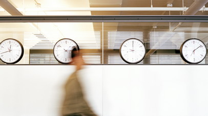 Юрист Курбаков: за незаконный вызов сотрудника на работу грозит штраф