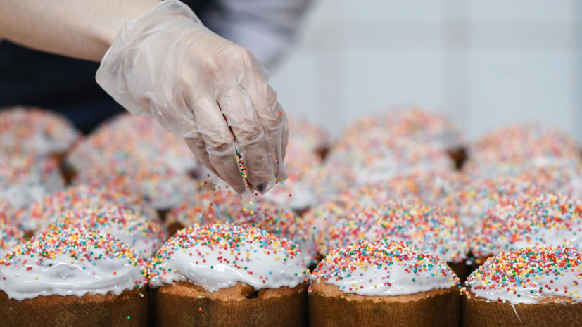 В России призвали учить школьников печь куличи и расписывать яйца перед Пасхой