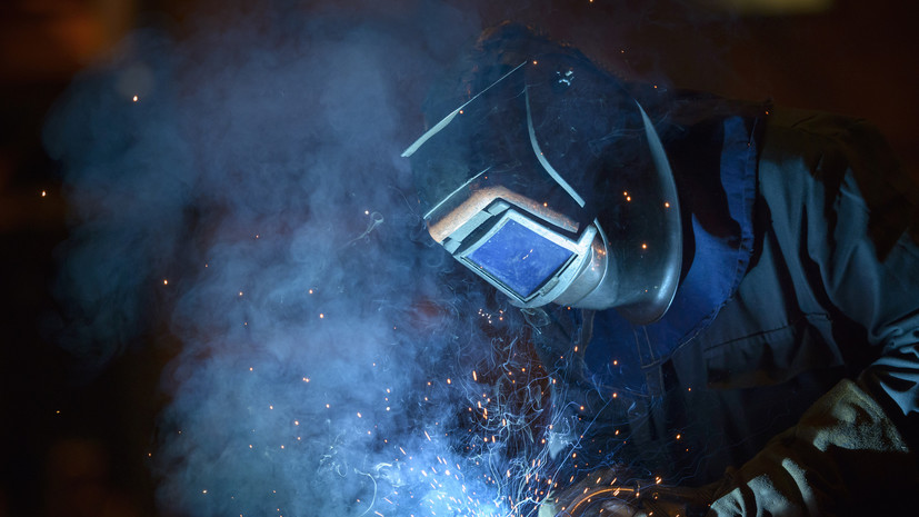 РИА Новости: больше всего зарплаты выросли у сварщиков и монтажников