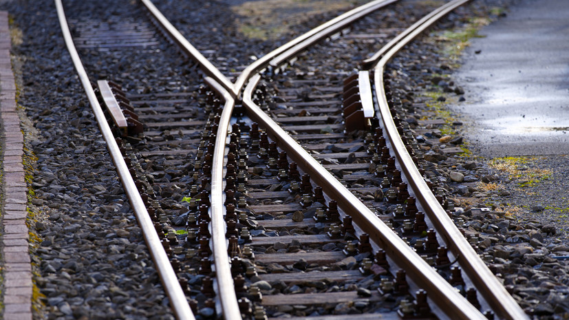 Пассажир сошедшего с рельсов поезда рассказал RT о моменте происшествия