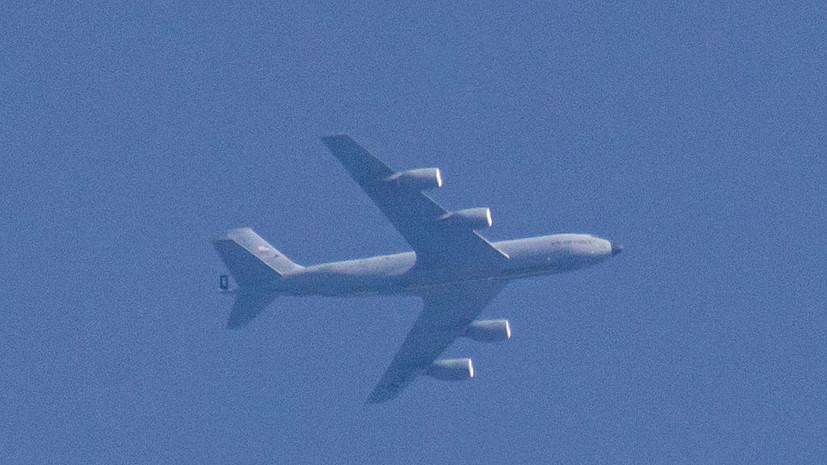 FlightRadar24: заправщик ВВС США подал сигнал бедствия над Средиземным морем