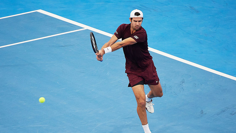 Хачанов обыграл Димитрова на выставочном теннисном турнире в амфитеатре в Ниме