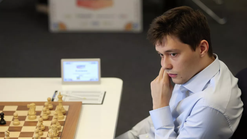 Есипенко сыграл вничью с Каруаной на турнире претендентов