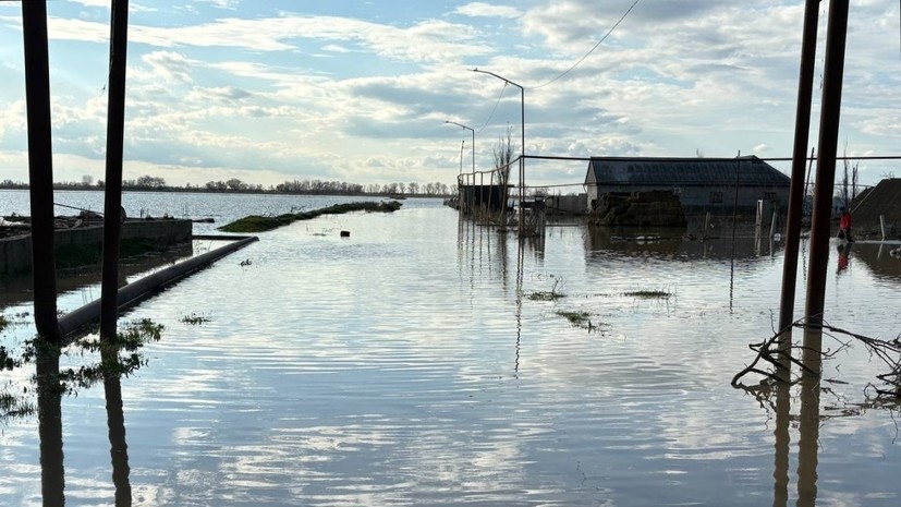 В Махачкале улицы вновь затопило после ночного дождя