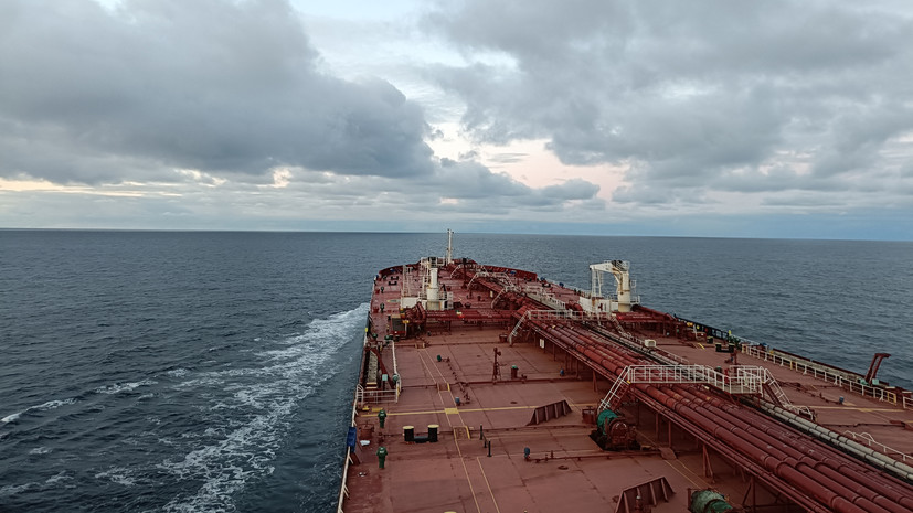 В Азовском море организовали поиски двух моряков с затонувшего сухогруза